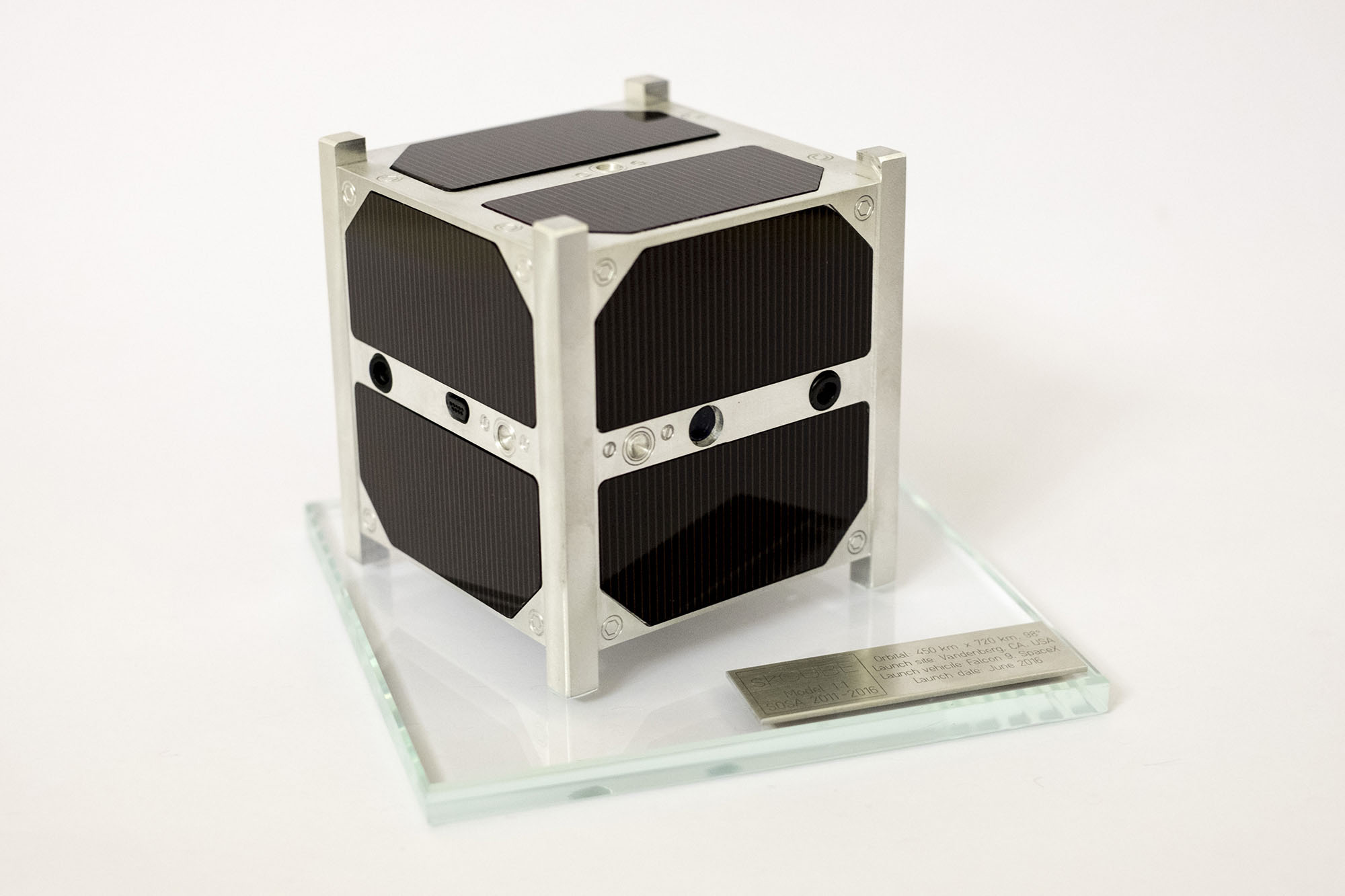 sk Cube model družice